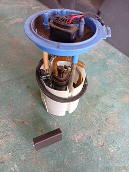 Prodám palivové čerpadlo na golf 5 ,1.4 TSI, 103 kw - 2