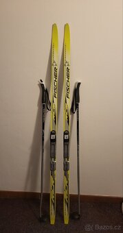 Prodám juniorské běžky Fisher skate + hůlky - 2