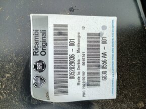 Výřezový díl levé bočnice Fiat 500L - 2