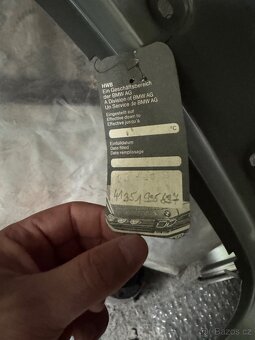 BMW E30 NOVÝ zadní blatník - 2