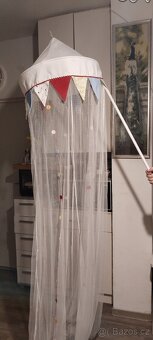 Nebesa nad postýlku - 2