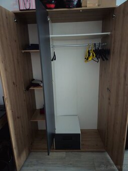 Šatní skříň - 2