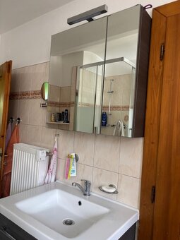 Koupelnová sestava s umyvadlem - 2