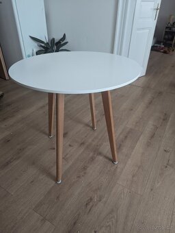 Kulatý jídelní stůl (80cm) - 2