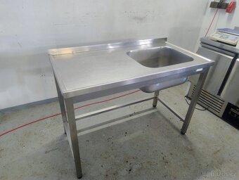 Nerezový stůl s dřezem - 2