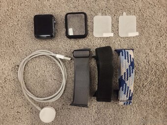 Apple Watch 3 - 42 mm, tmavě šedé - velmi dobrý stav - 2