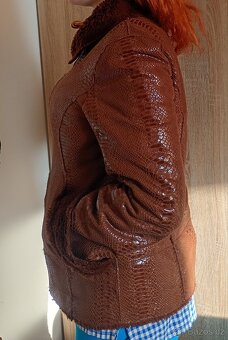 Dámská hnědá bunda z umělé kůžeí od Pamely McCoy - 2