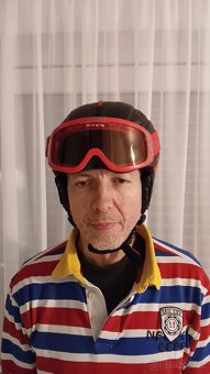 Lyžařská helma s brýlemi - 2