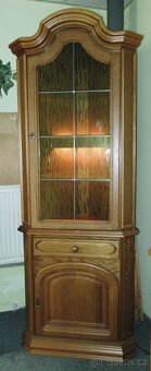 Rustikální rohová vitrína osvětlená z masivu ( Dub ) - 2