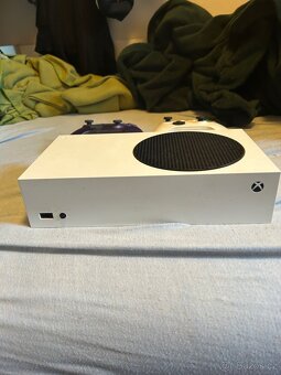 Prodám Xbox series S + dva ovladače - 2