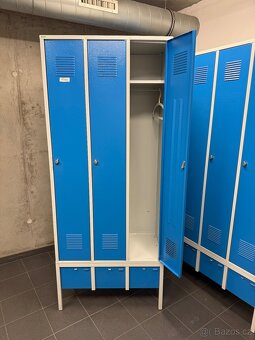 Kovová šatní skříň - 2