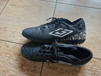 Chlapecké kopačky na umělý povrch UMBRO vel. 41 - 2