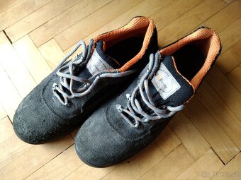 PRACOVNÍ BOTY S OCELOVOU ŠPIČKOU - 2