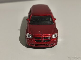 Bburago 1/43 2006 Dodge Magnum RT - 2