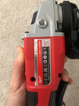 Úhlová bruska milwaukee - 2