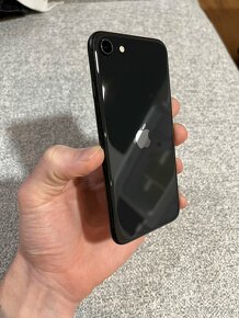 iPhone SE 2020 64GB Černý - 2