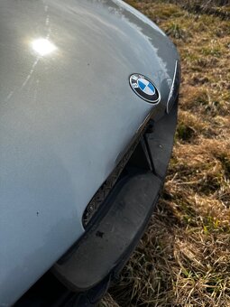 Poškozená kapota BMW E90 A34 - 2