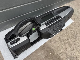 BMW F10/F11 palubka / palubní deska - 2