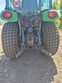 John Deere 3320 - 2