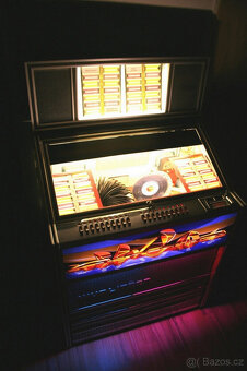 Krásný starý jukebox Wurlitzer Lyric ze 60. let - 2
