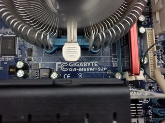 ga-m68m-s2p + Athlon 64 X2 4850e + 3gb ram + 512GPU - 2