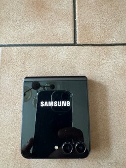 Prodám samsung z flip 5 ‘ 5g , 8gb 512 gb Grey - 2