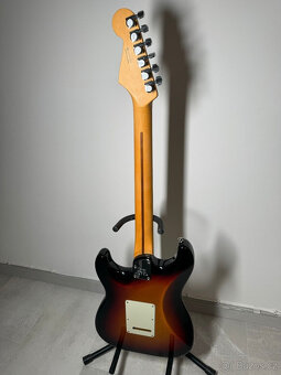 Součástí balení je kufr pro kytaru Fender American Ultra Str - 2