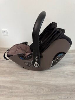 Autosedačka Kiddy evoluna i-Size včetně isofix báze - 2