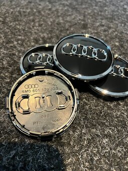 Středové krytky Audi 61mm černé - 2