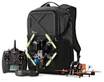 Zavodni DJI FPV zadny pad. Parkovani na helipad - 2