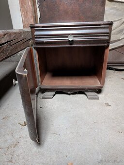 Prvorepubliková ložnicová sestava z masivu - 2