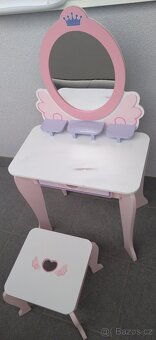 Kosmetický stolek + židlička - 2