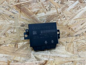 ŘÍDICÍ JEDNOTKA PARKOVACÍHO SYSTÉMU AUDI Q7 4L0919283C - 2