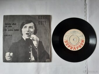 Prodám 35 ks vinylových singlů SP - 2