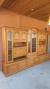 Masivní nábytková stěna - 2