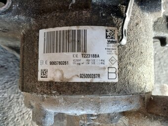 Kompresor klimatizace 926000287R DACIA - 2