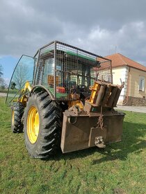Lesnický traktor John Deere 5720 - 2