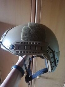 Plastová helma Fast - 2