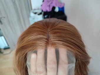 Nová polodlouhá sestříhaná zrzavá Lacefront paruka - 2
