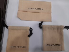 taštičky, obálky, krabičky a bagy od Louis Vuitton - 2