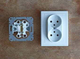 Dvojzásuvka Schneider Electric - 2