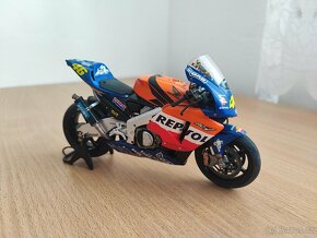 Modely motorek 1/12 - 2
