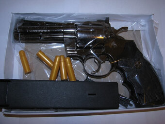 Pistole PYTHON 357 jako zapalovač (revolver) - 2