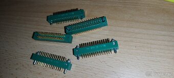 Konektor TY 513 30 13 T9 – 30 pinů, zlacený - 2