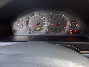 Volvo s60 2,4i r.v.2005 103 kw - 2