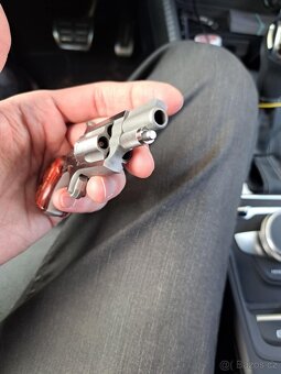 Mini revolver NAA 22LR - 2