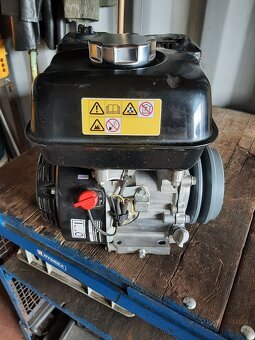 Motor Honda GX 160 s odstředivou spojkou. - 2