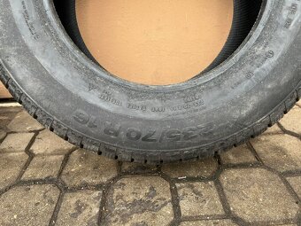 Prodám 1 zimní pneumatiku Continental 235/70R16 - 2