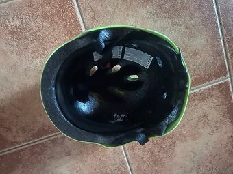 Dětská přilba na kolo, kolobezku - 2