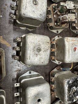 Predám skrinkový regulátor napati JAWA ČZ 175 250 35 - 2